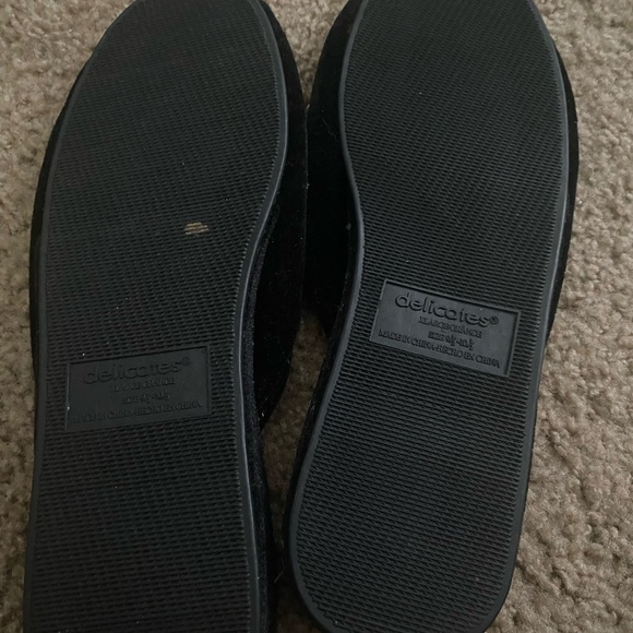 DELICATES - SLIP ONS - Picture 2 of 3